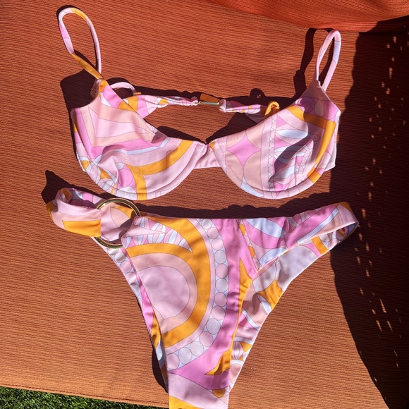 Cin Cin Bikini - Picture 1 of 1